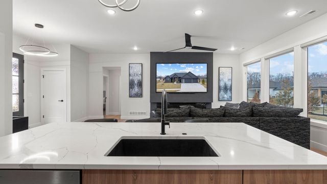 4409 ROYAL COUNTY RD, Columbia, MO 65201