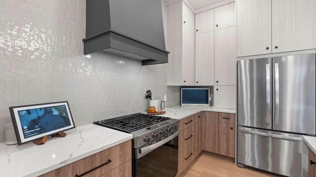 4409 ROYAL COUNTY RD, Columbia, MO 65201