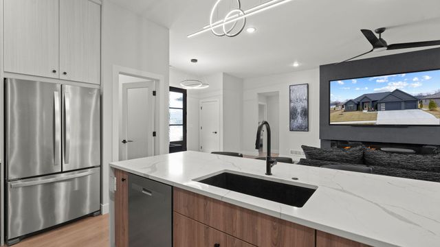 4409 ROYAL COUNTY RD, Columbia, MO 65201