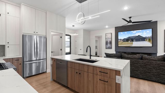 4409 ROYAL COUNTY RD, Columbia, MO 65201