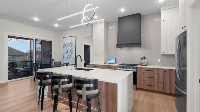 4409 ROYAL COUNTY RD, Columbia, MO 65201