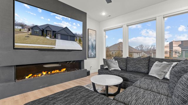 4409 ROYAL COUNTY RD, Columbia, MO 65201