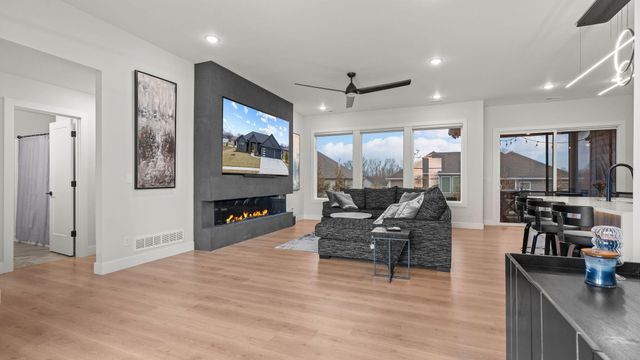 4409 ROYAL COUNTY RD, Columbia, MO 65201