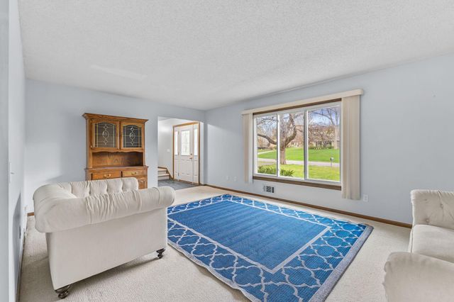 2755 Olive Lane N, Plymouth, MN 55447