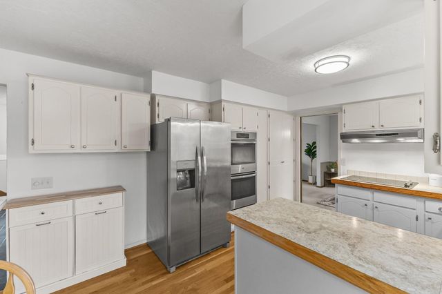 2755 Olive Lane N, Plymouth, MN 55447