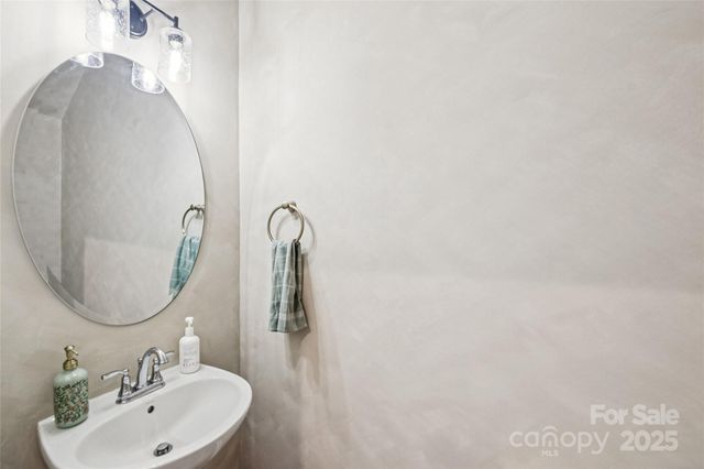 1103 Grays Mill Road, Charlotte, NC 28215