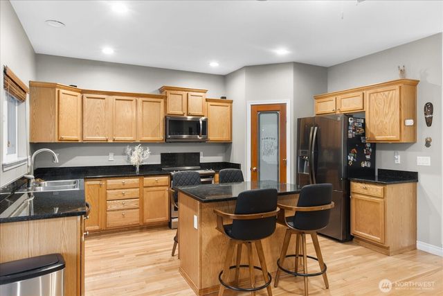 27867 256th Court SE, Maple Valley, WA 98038