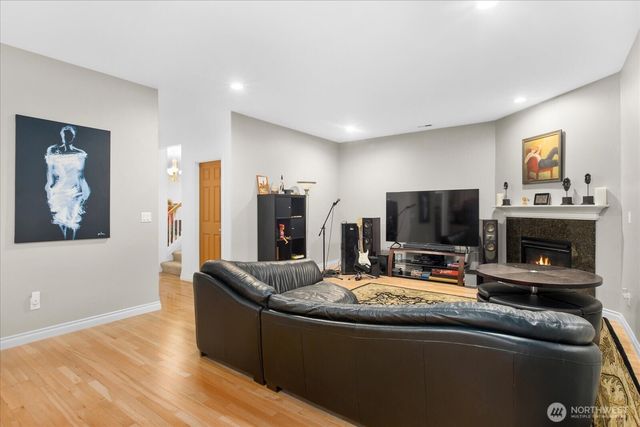 27867 256th Court SE, Maple Valley, WA 98038