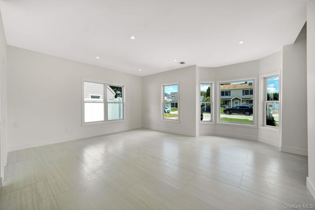 84 Rope Lane, Levittown, NY 11756 — photo 4