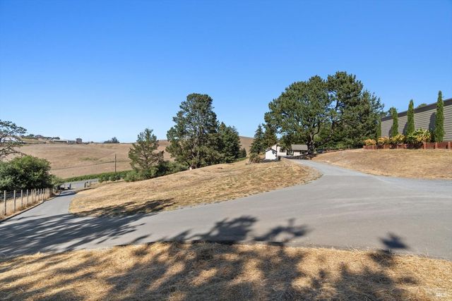 5959 Bodega Ave, Petaluma, CA 94952