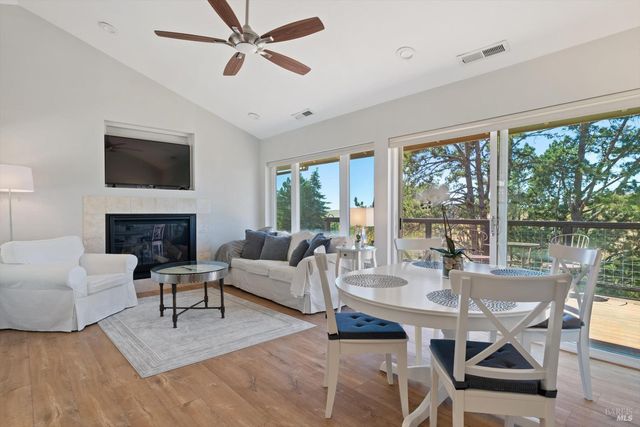 5959 Bodega Ave, Petaluma, CA 94952