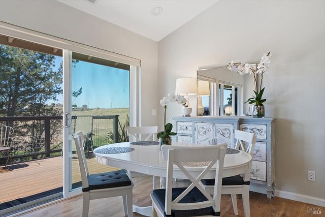 5959 Bodega Ave, Petaluma, CA 94952