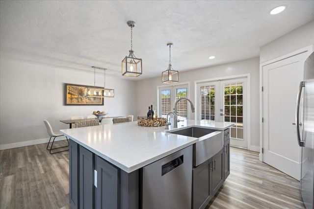 2513 MINEOLA WAY, Sarasota, FL 34239