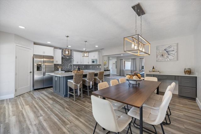 2513 MINEOLA WAY, Sarasota, FL 34239