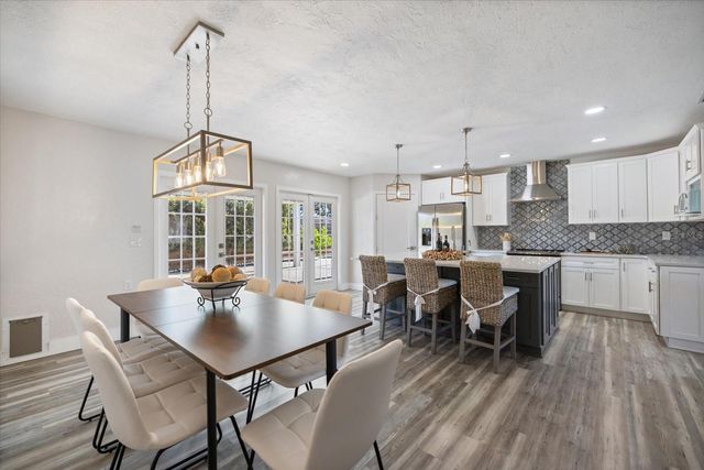 2513 MINEOLA WAY, Sarasota, FL 34239