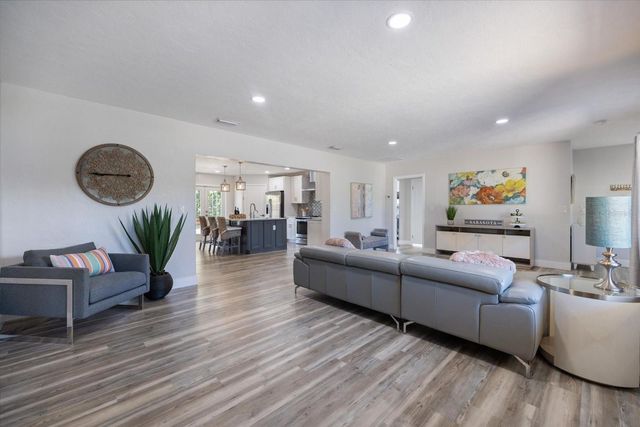 2513 MINEOLA WAY, Sarasota, FL 34239