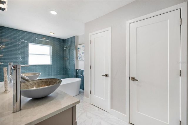 2513 MINEOLA WAY, Sarasota, FL 34239