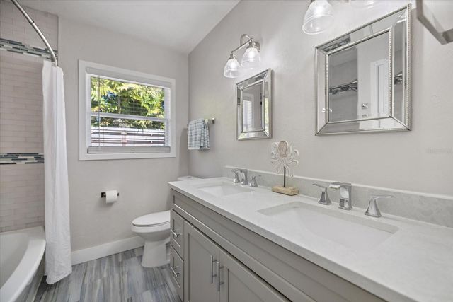 2513 MINEOLA WAY, Sarasota, FL 34239