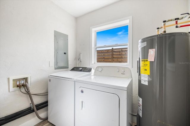 2513 MINEOLA WAY, Sarasota, FL 34239