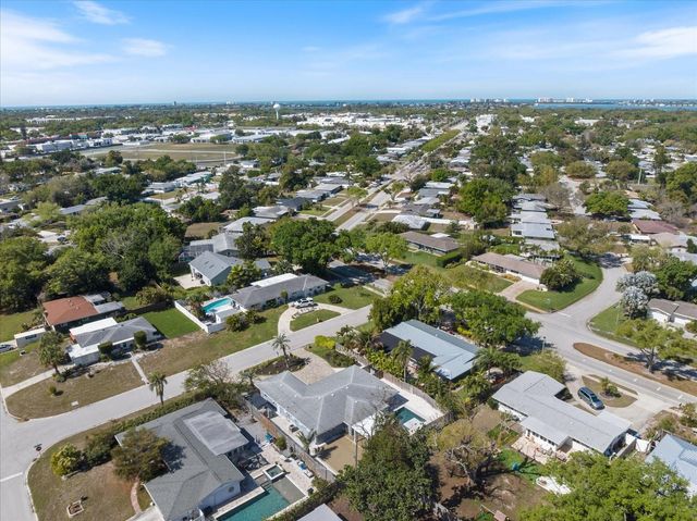 2513 MINEOLA WAY, Sarasota, FL 34239