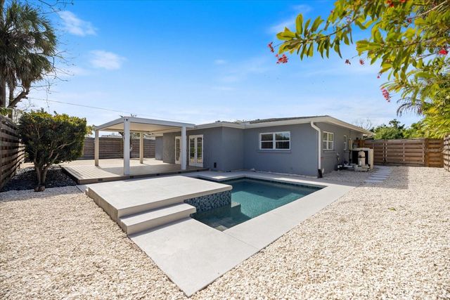 2513 MINEOLA WAY, Sarasota, FL 34239