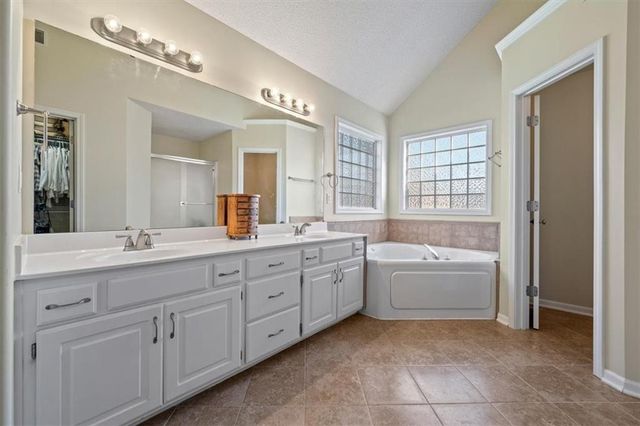 8234 NE 97th Terrace, Kansas City, MO 64157