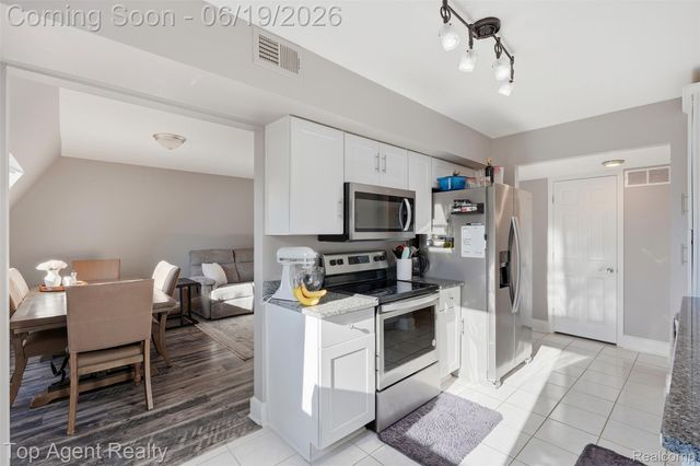 42374 Lochmoor Street, Clinton Charter Township, MI 48038