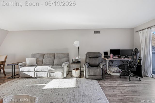 42374 Lochmoor Street, Clinton Charter Township, MI 48038