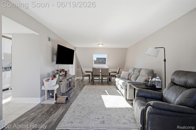 42374 Lochmoor Street, Clinton Charter Township, MI 48038
