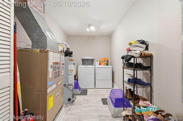 42374 Lochmoor Street, Clinton Charter Township, MI 48038