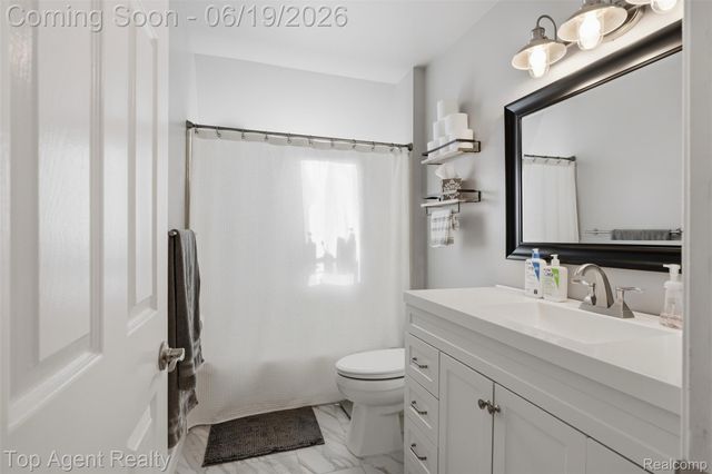 42374 Lochmoor Street, Clinton Charter Township, MI 48038