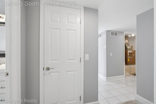 42374 Lochmoor Street, Clinton Charter Township, MI 48038