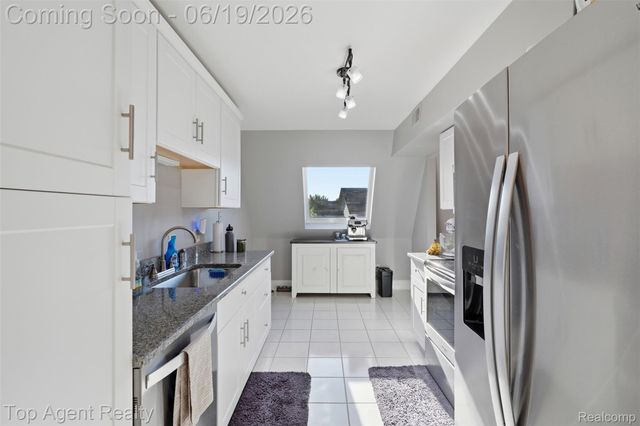 42374 Lochmoor Street, Clinton Charter Township, MI 48038