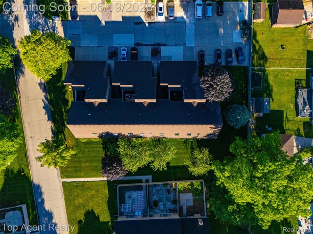 42374 Lochmoor Street, Clinton Charter Township, MI 48038