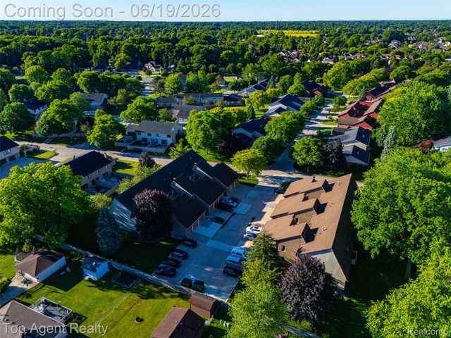 42374 Lochmoor Street, Clinton Charter Township, MI 48038