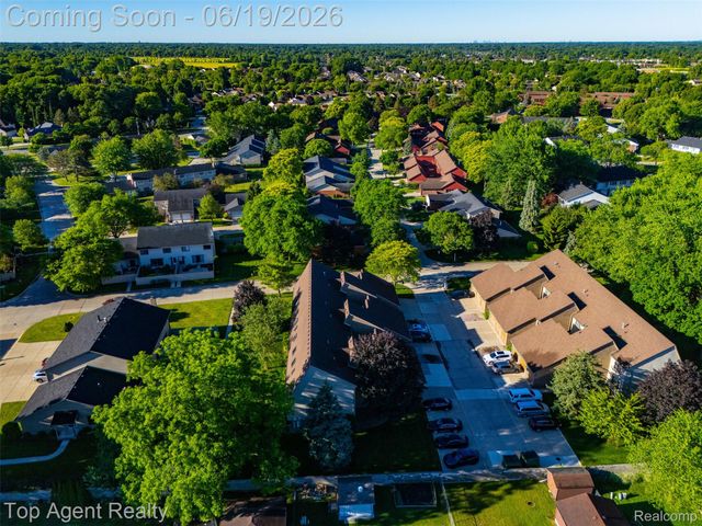 42374 Lochmoor Street, Clinton Charter Township, MI 48038