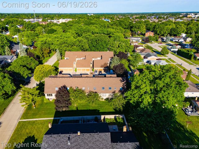 42374 Lochmoor Street, Clinton Charter Township, MI 48038