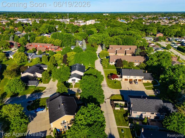 42374 Lochmoor Street, Clinton Charter Township, MI 48038