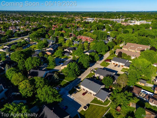 42374 Lochmoor Street, Clinton Charter Township, MI 48038