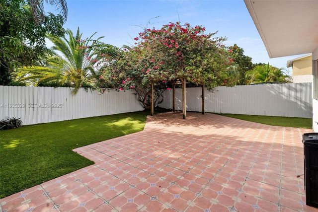 10922 SW 25th St, Miami, FL 33165