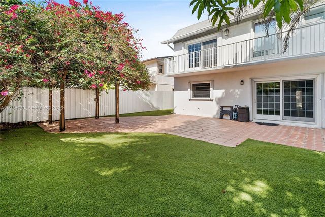 10922 SW 25th St, Miami, FL 33165