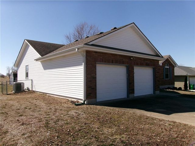 93 E BEULAH Street, Garden City, MO 64747