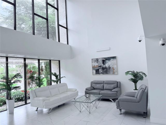 16500 Golf Club Rd 309, Weston, FL 33326