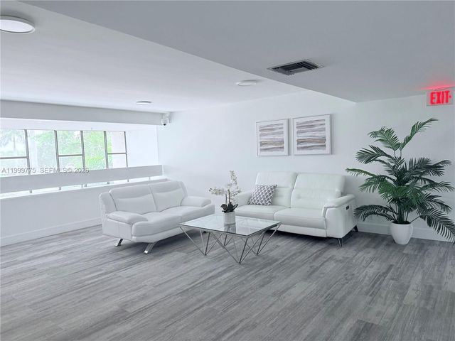 16500 Golf Club Rd 309, Weston, FL 33326