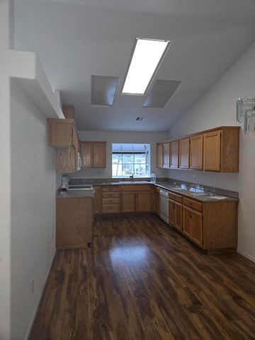 1785 SE Brookhurst Way, Grants Pass, OR 97527