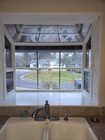 1785 SE Brookhurst Way, Grants Pass, OR 97527