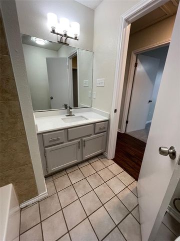 1231 Armadillo RD, Austin, TX 78745