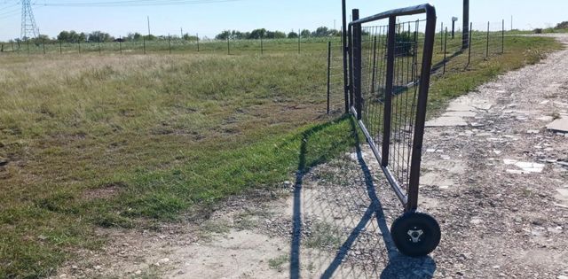 7739 NW County Road 1200, Barry, TX 75102