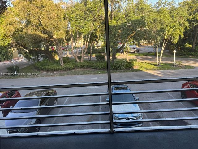 4235 N University Dr 202, Sunrise, FL 33351
