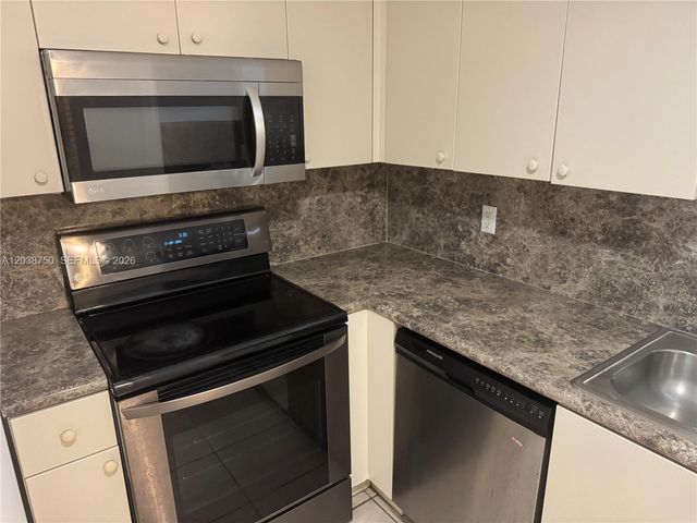 4235 N University Dr 202, Sunrise, FL 33351